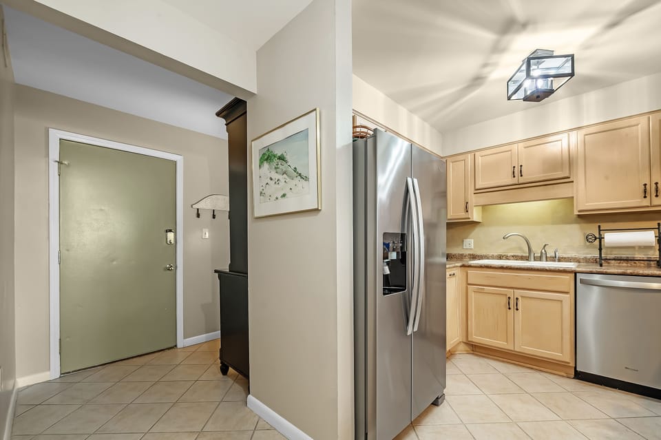 Deluxe Condo, 2 Bedrooms, Non Smoking, Lagoon View | Private kitchen | Fridge, microwave, oven, stovetop