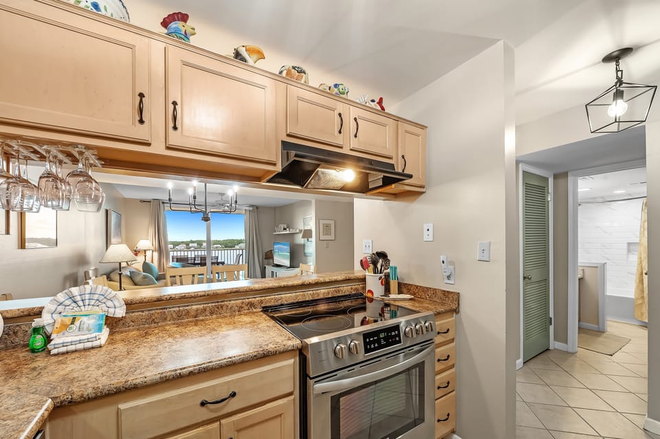 Deluxe Condo, 2 Bedrooms, Non Smoking, Lagoon View | Private kitchen | Fridge, microwave, oven, stovetop
