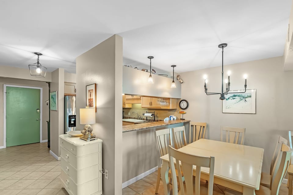Deluxe Condo, 2 Bedrooms, Non Smoking, Lagoon View | In-room dining
