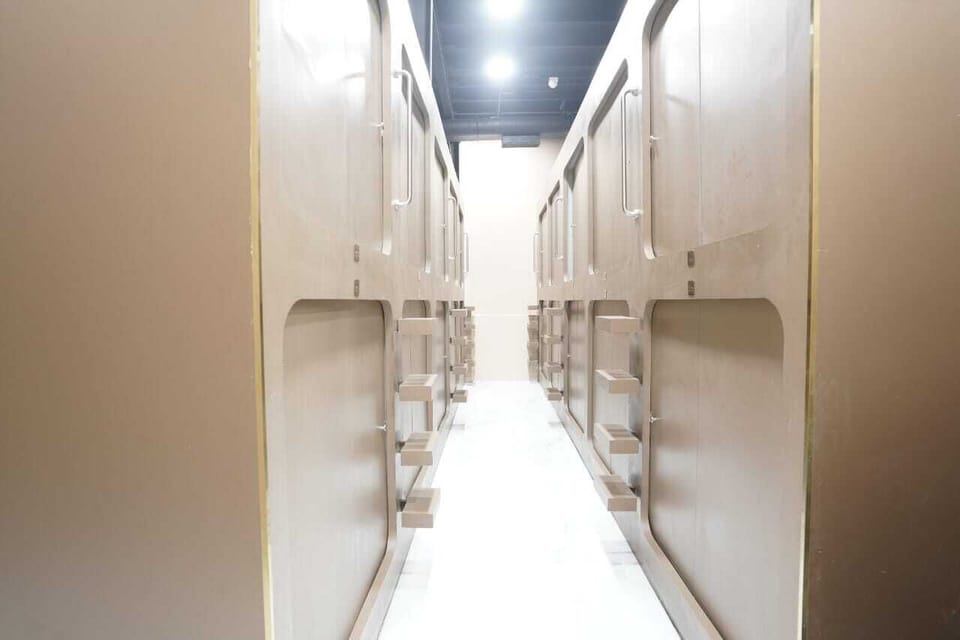20 bedrooms, free WiFi