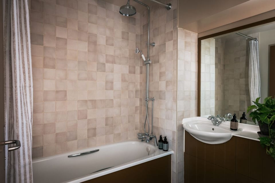 Family Quadruple Room | Bathroom