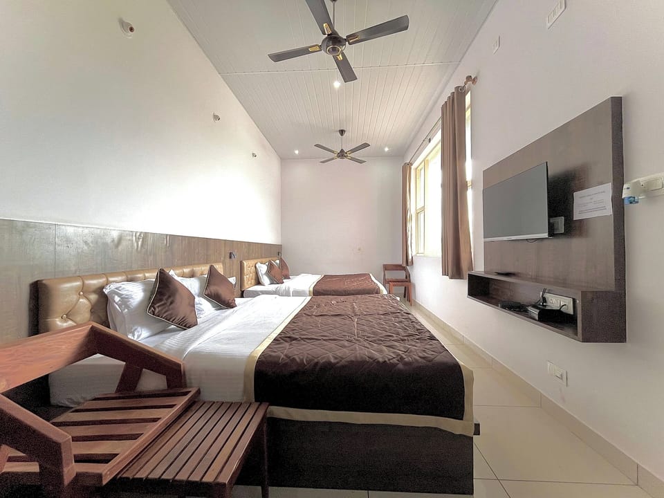 Family Quadruple Room | In-room safe, desk, laptop workspace, bed sheets