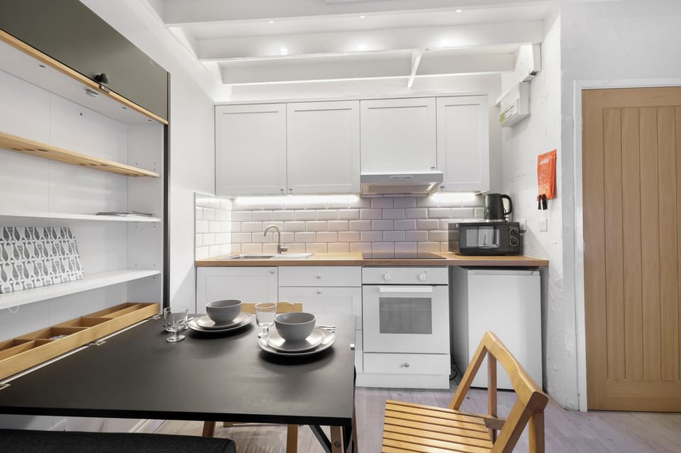 Cottage | In-room dining