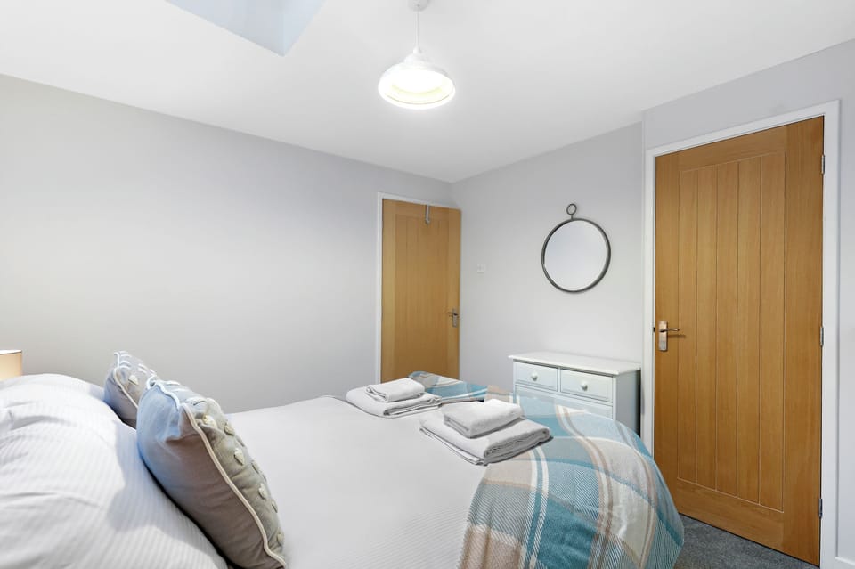 Cottage | 1 bedroom, Egyptian cotton sheets, premium bedding, iron/ironing board