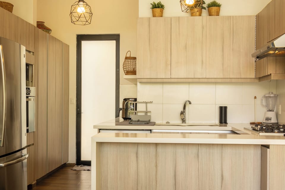 Deluxe House, Patio, Garden View | Private kitchen