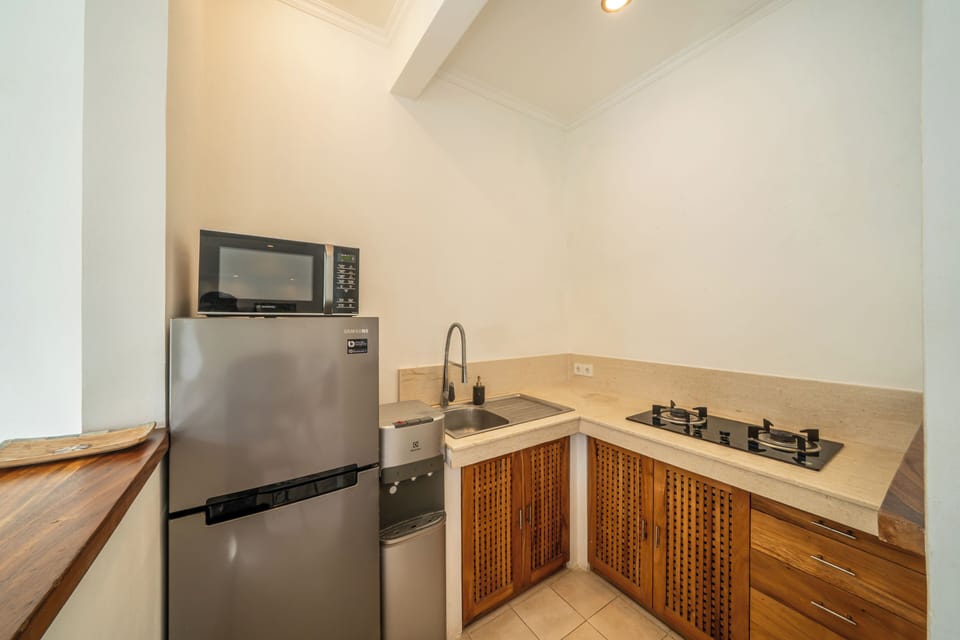 House, Pool View | Private kitchen | Stovetop, toaster, cookware/dishes/utensils