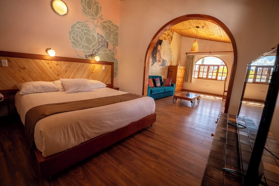 Suite, 1 King Bed | Desk, laptop workspace, free WiFi, bed sheets