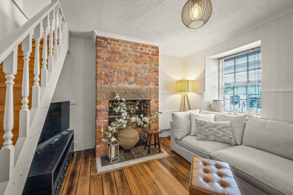 Deluxe House | Living area | Flat-screen TV