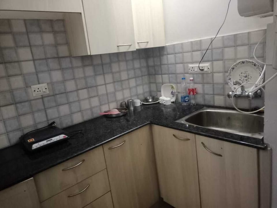 Deluxe Single Room, Balcony, Mountain View | Private kitchen | Fridge