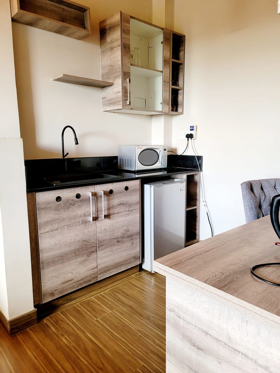Deluxe Room | Desk, laptop workspace, soundproofing, iron/ironing board