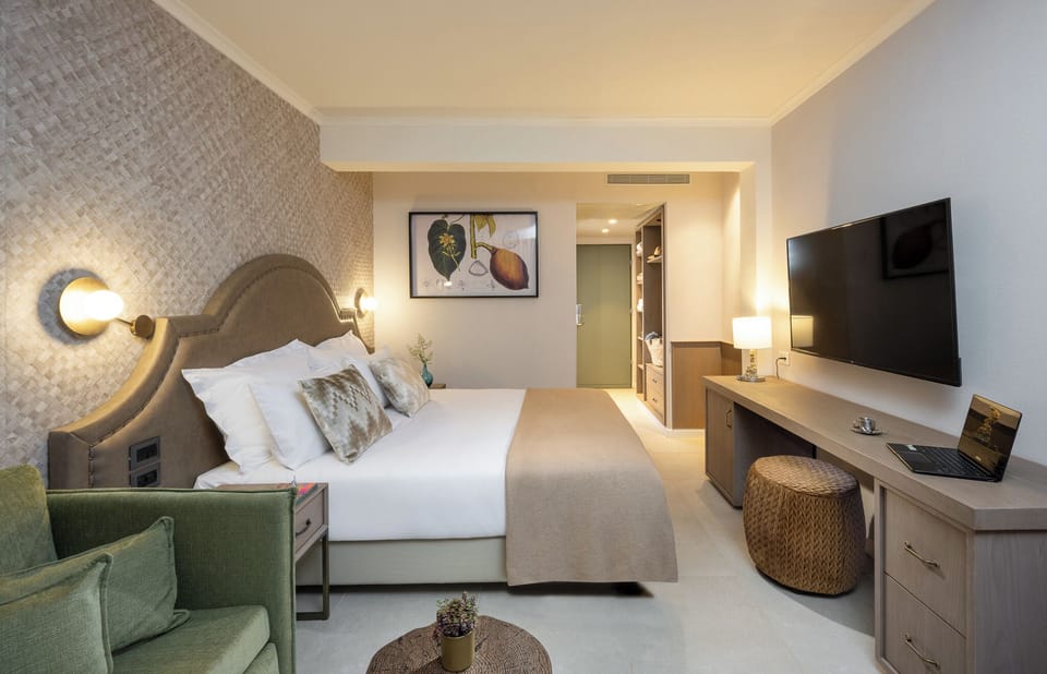In-room safe, free WiFi, bed sheets