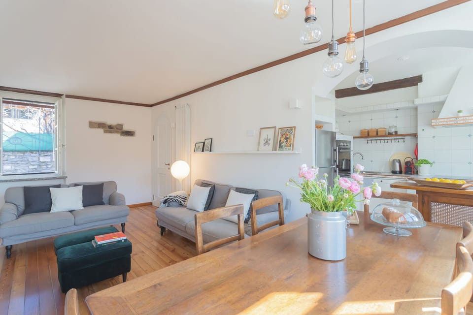 Apartment (3 Bedrooms) | Living area | 32-inch Smart TV with digital channels