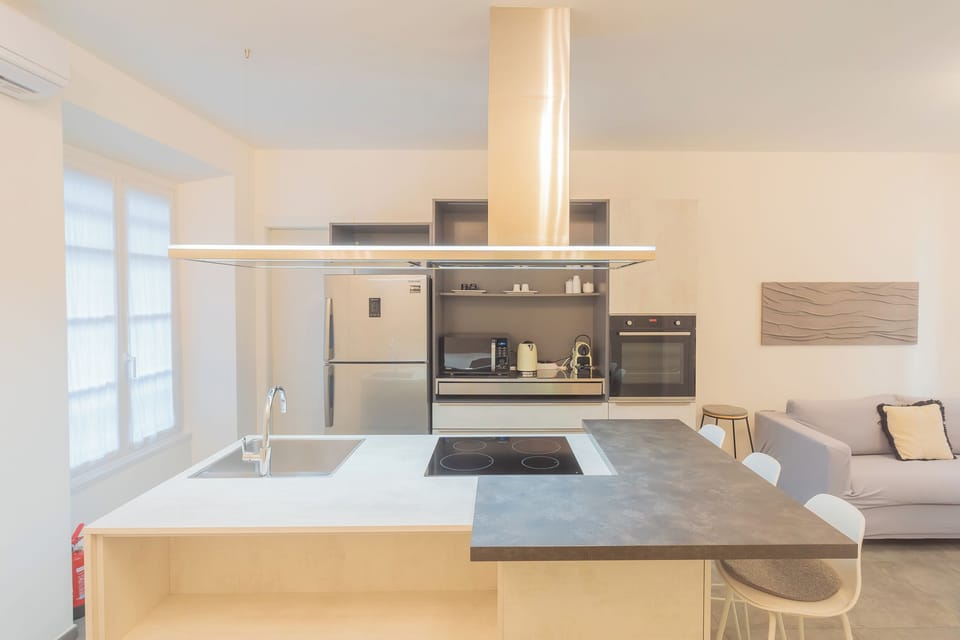 Apartment (1 Bedroom) | Private kitchenette | Microwave, oven, espresso maker, electric kettle
