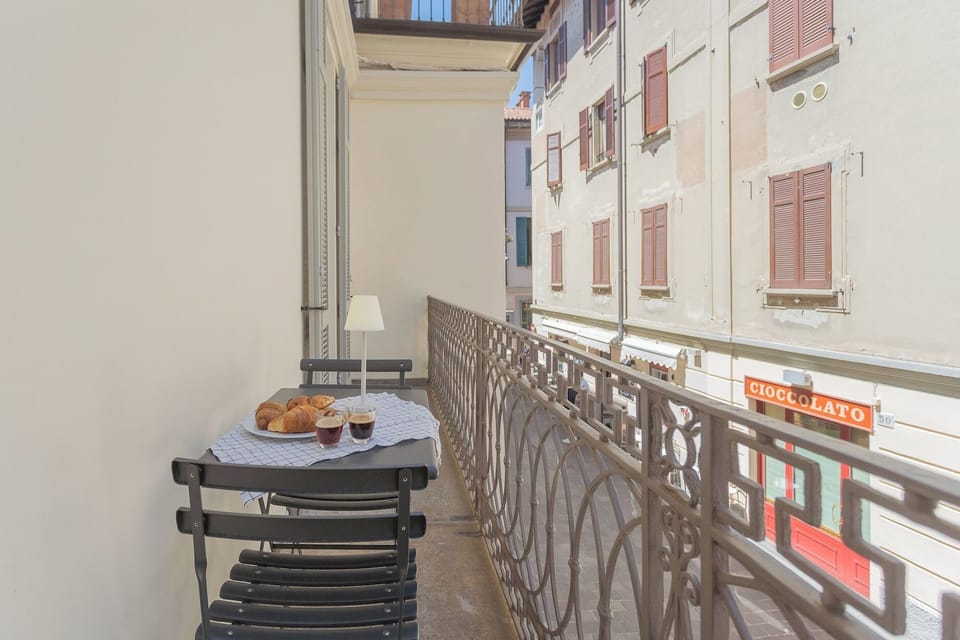 Apartment (1 Bedroom) | Balcony