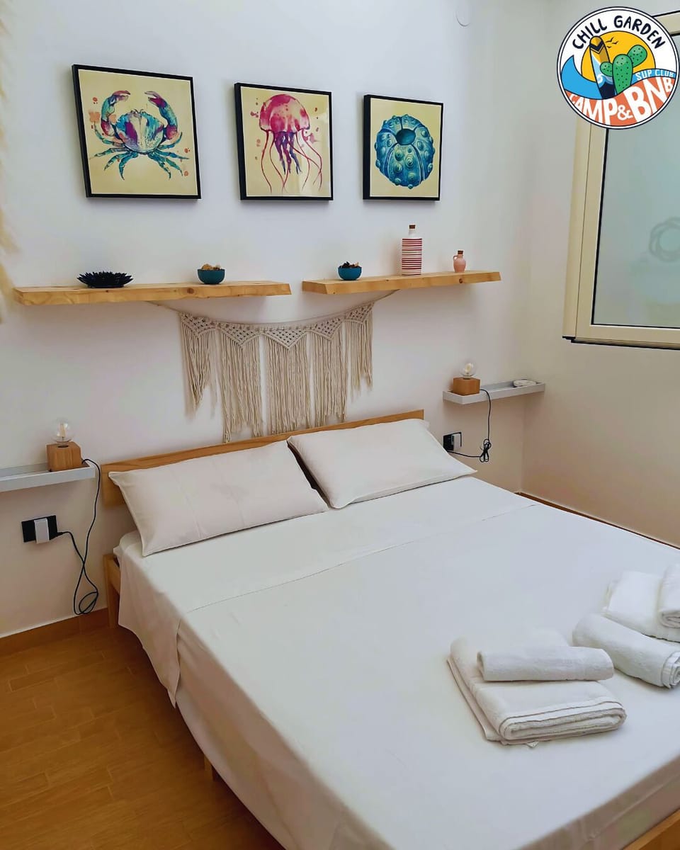 Room, 1 Queen Bed, Vineyard View, Beachside | Minibar, free WiFi
