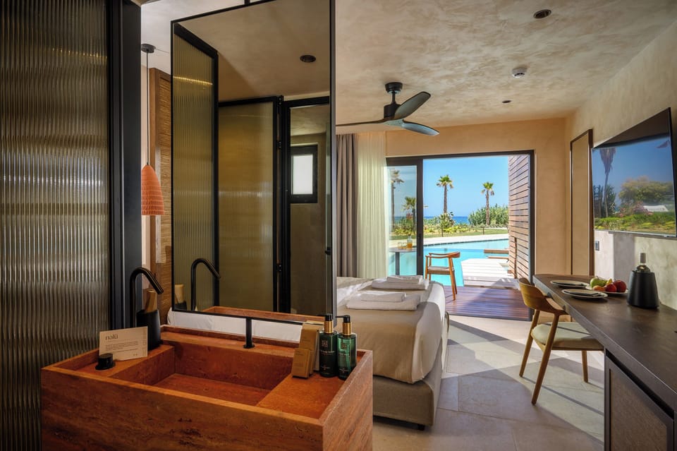 Deluxe Private Pool | In-room safe, desk, laptop workspace, blackout drapes