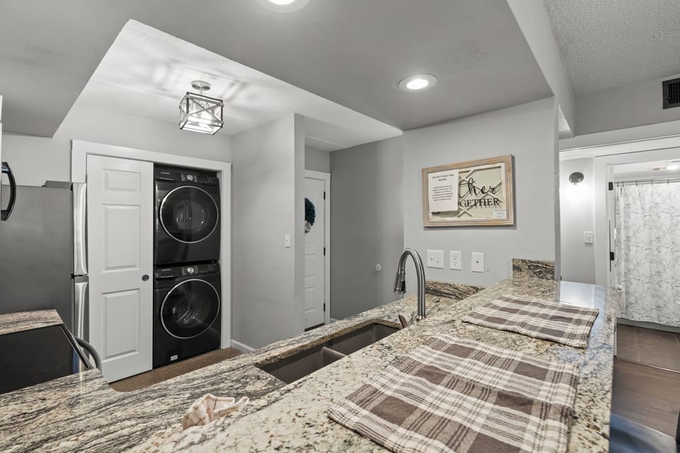 Signature Condo, 2 Bedrooms, Fireplace, Mountainside | Private kitchen | Fridge, microwave, oven, stovetop