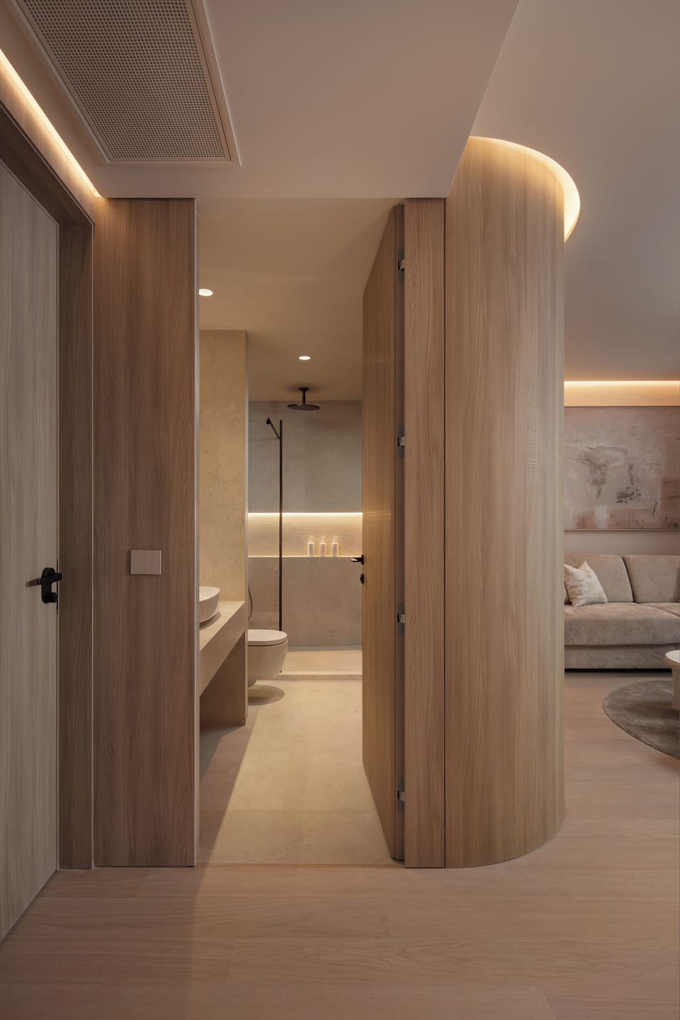 Junior Suite | Minibar, in-room safe, desk, blackout drapes