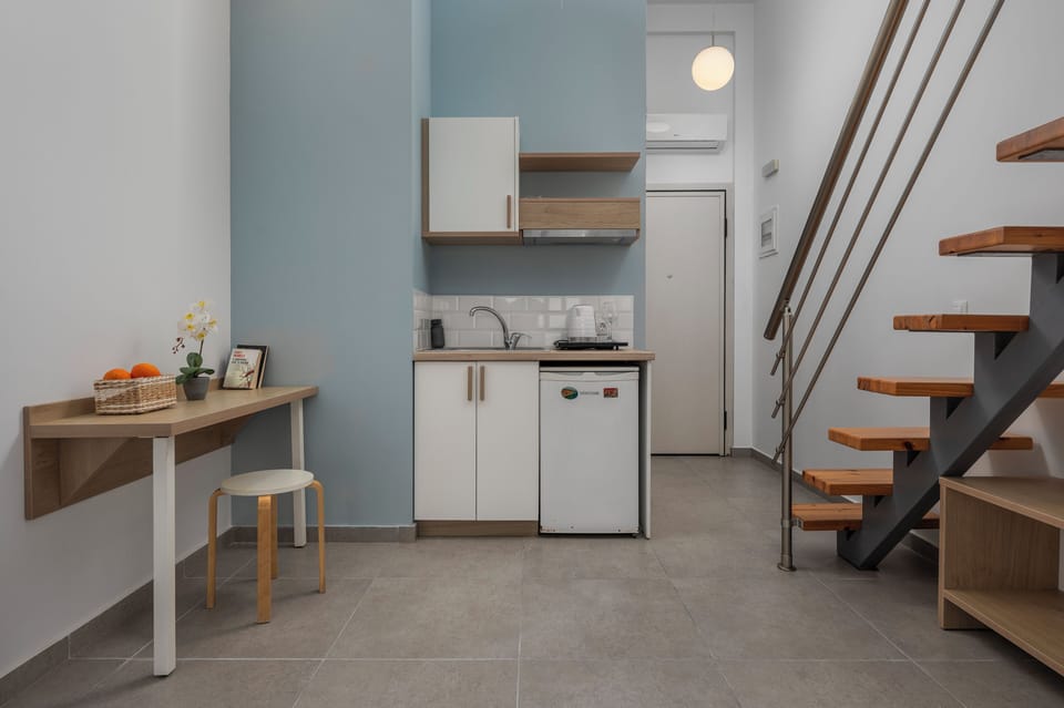 Duplex Suite Sea View | Private kitchen | Mini-fridge, stovetop, cookware/dishes/utensils