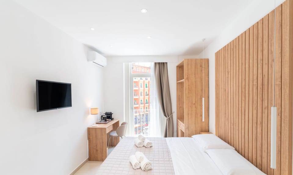 Luxury Double Room, Balcony | Desk, soundproofing, free WiFi