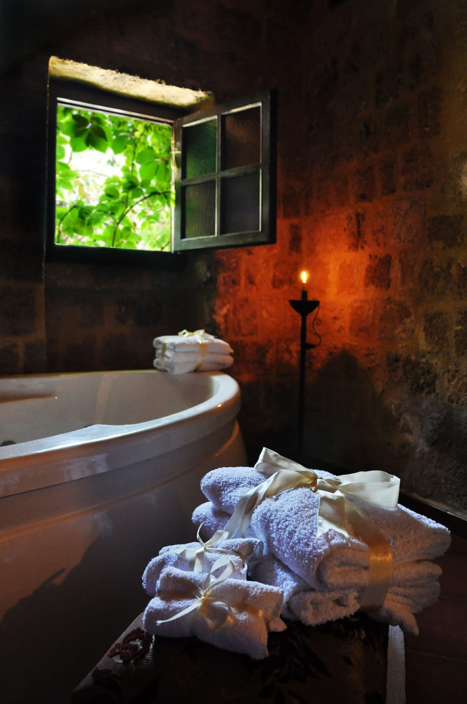 Superior Suite (Queen’s Chamber) | Bathroom | Free toiletries, hair dryer, slippers, towels