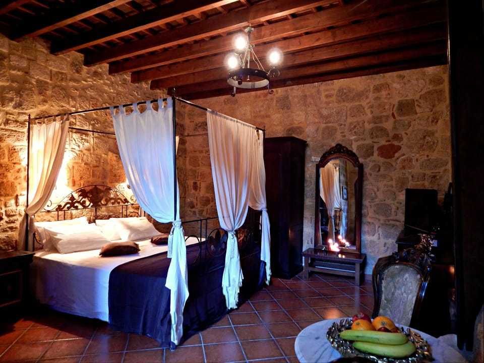 Room, Annex Building (Medieval) | 1 bedroom, hypo-allergenic bedding, individually decorated
