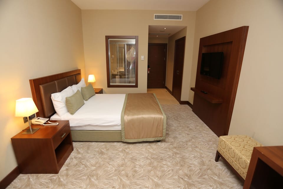 Deluxe Double Room | 1 bedroom, minibar, in-room safe, desk