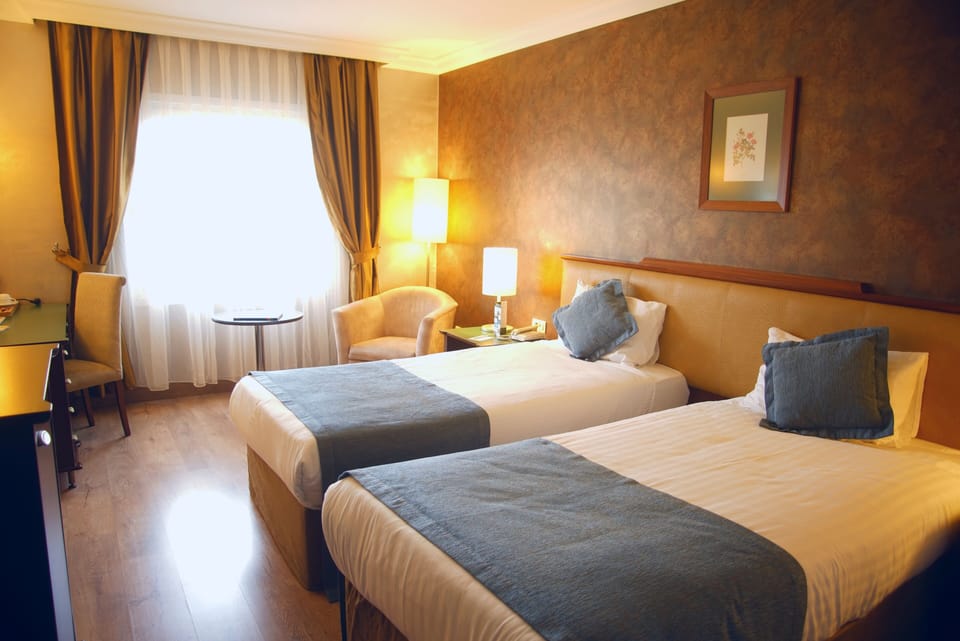 Standard Twin Room | 1 bedroom, minibar, in-room safe, desk