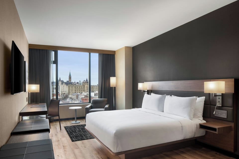 Hypo-allergenic bedding, desk, soundproofing, free WiFi