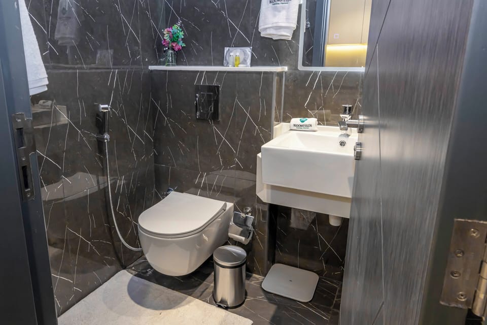 Deluxe Studio, City View | Bathroom