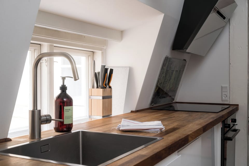 Comfort Penthouse, City View | Private kitchen | Electric kettle