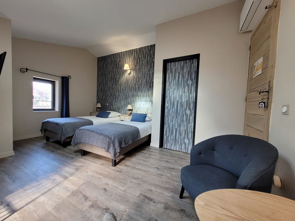 Deluxe Double or Twin Room, Garden View | Blackout drapes, soundproofing, iron/ironing board (on request)