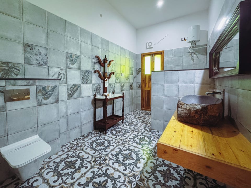 Deluxe Room | Bathroom
