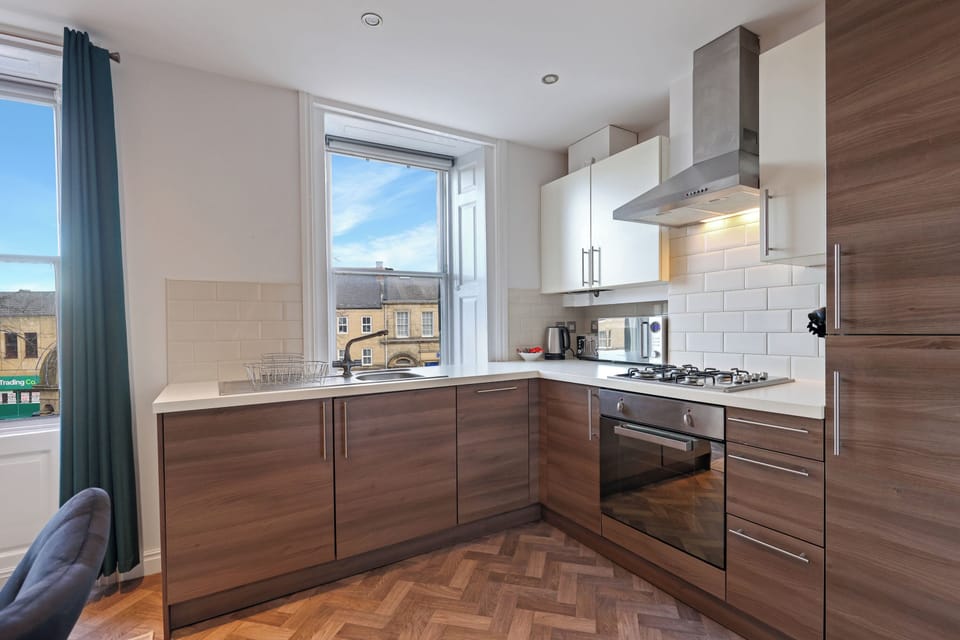 Apartment, City View | Private kitchen | Coffee/tea maker, electric kettle, dining tables