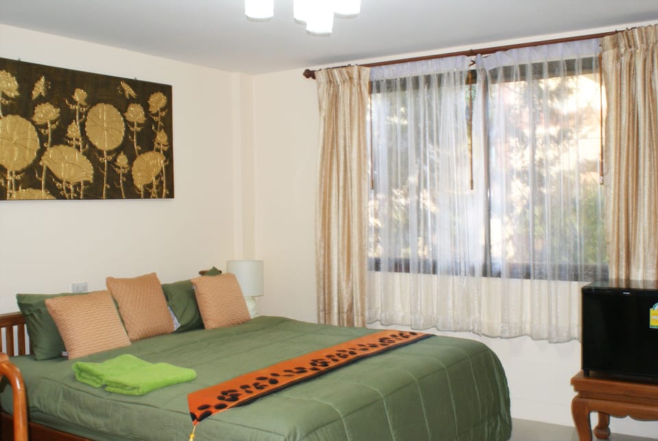 Superior Room (without car park) | Desk, rollaway beds, free WiFi