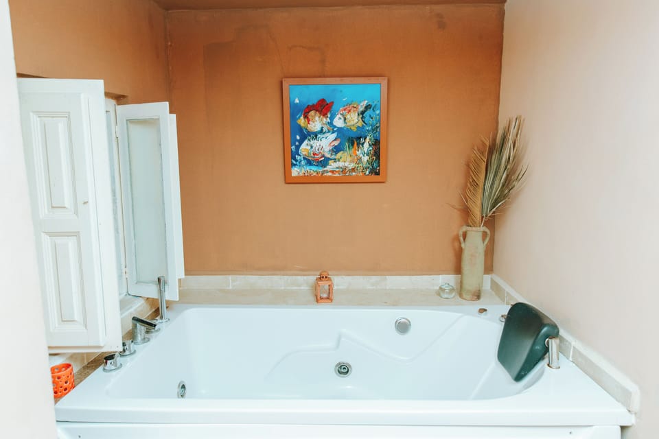 Comfort Room | Bathroom | Towels, soap