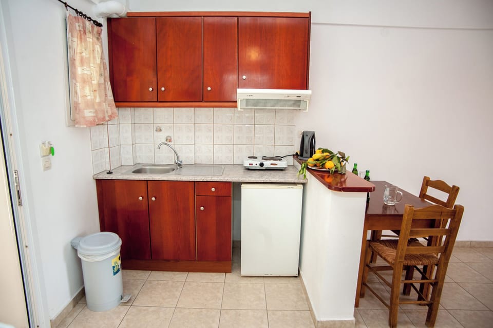 Basic Studio, Balcony, Sea View | In-room safe, soundproofing, iron/ironing board, WiFi (free)