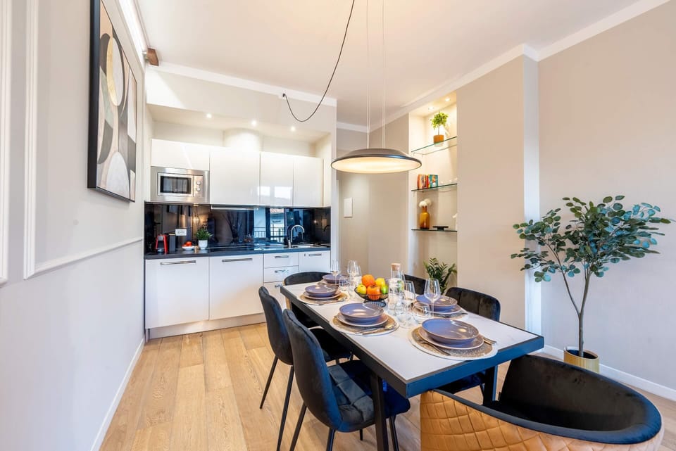 Apartment (3 Bedrooms) | In-room dining