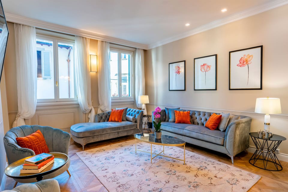 Apartment (3 Bedrooms) | Living area