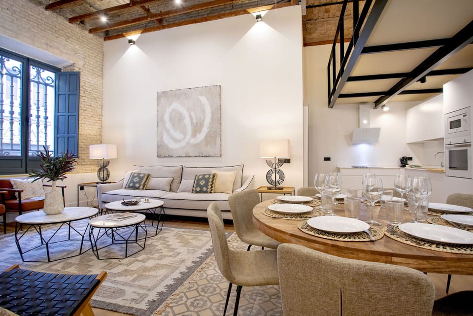 Apartment (4 Bedrooms) | Living area