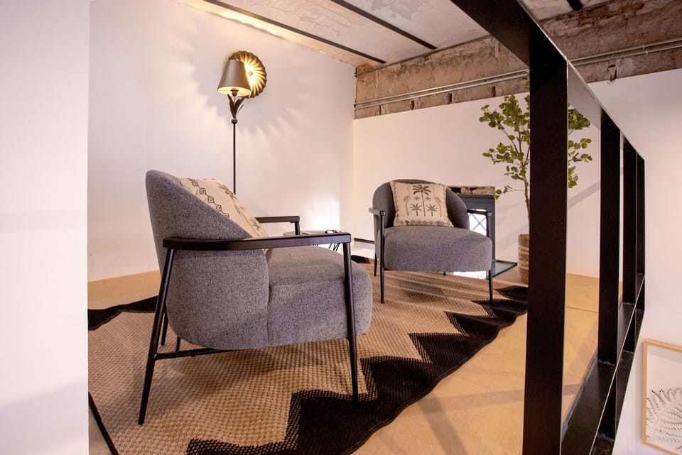 Apartment (4 Bedrooms) | Living area
