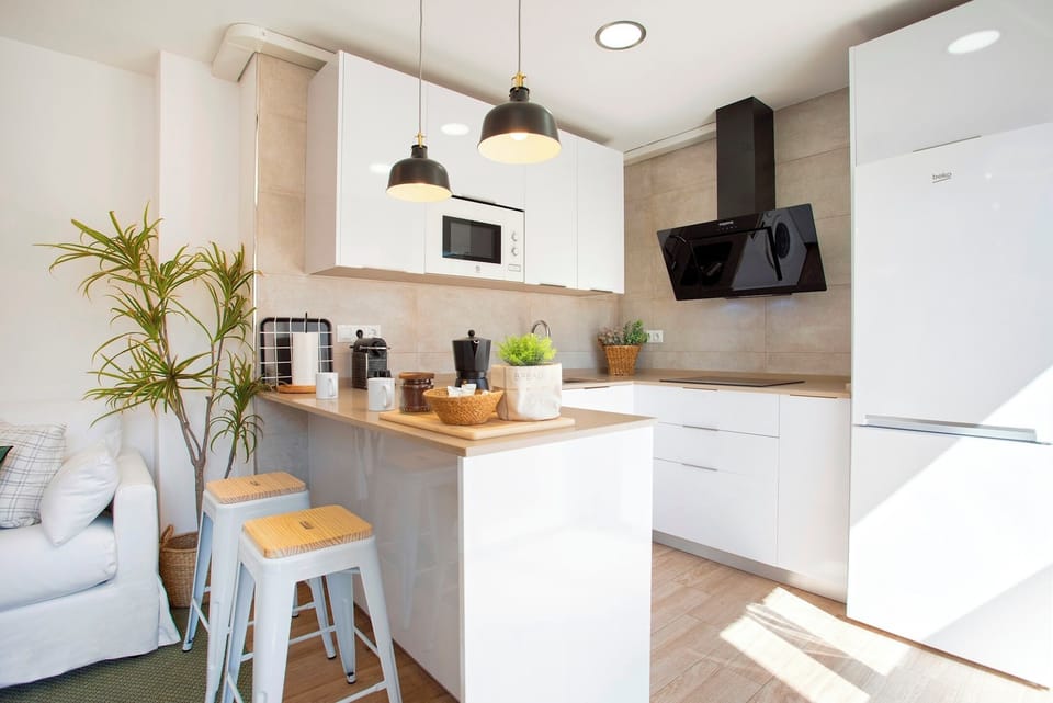 Apartment (2 Bedrooms) | Private kitchen | Fridge, microwave, oven, stovetop
