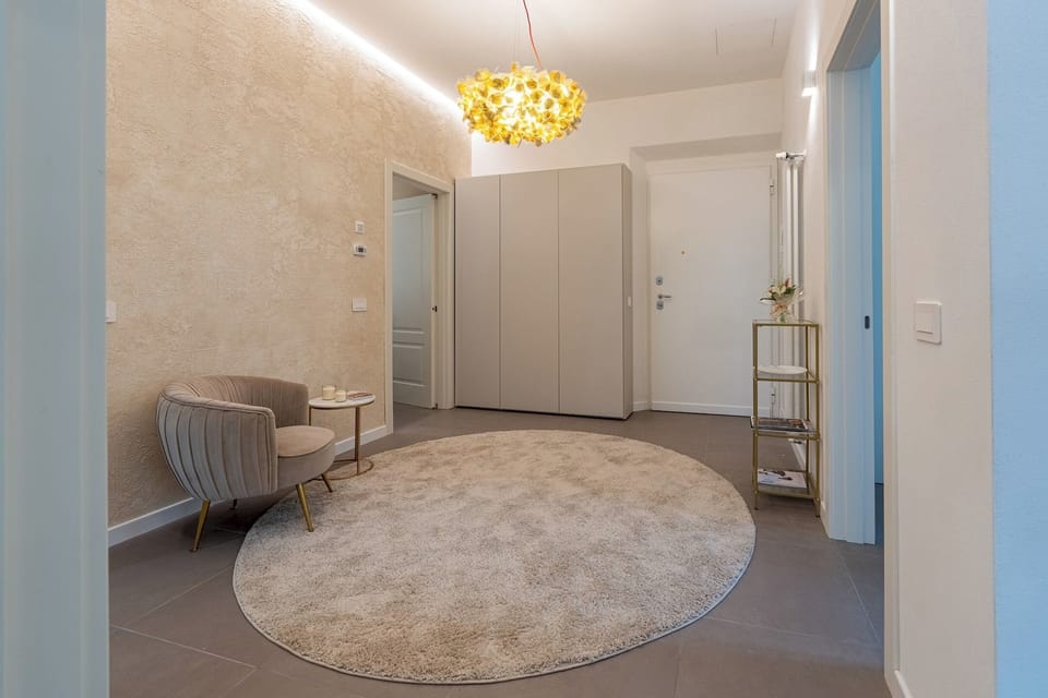 Apartment (3 Bedrooms) | Living area