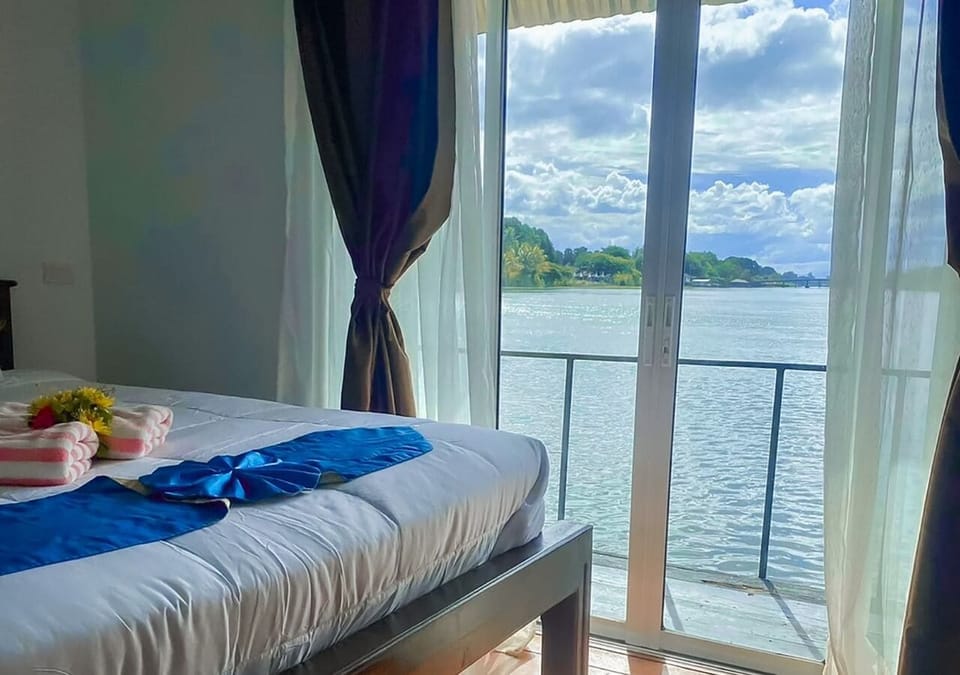 Superior River View Double Room | Desk, free WiFi