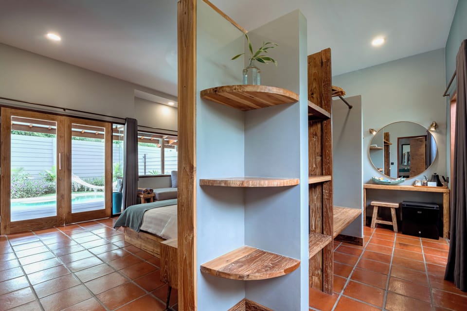 Luxury One Bedroom Villa | Minibar, in-room safe, desk, laptop workspace
