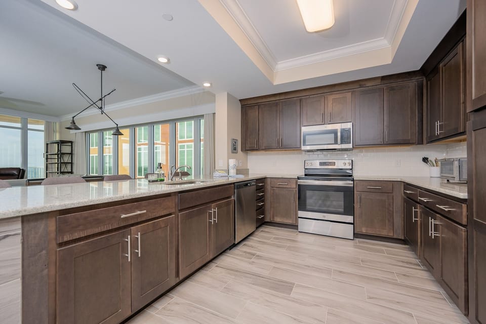 Condo, 4 Bedrooms | Private kitchen | Fridge, oven, coffee/tea maker