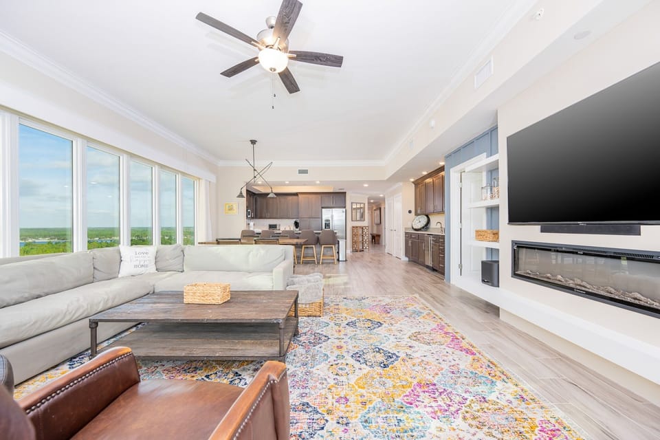 Condo, 4 Bedrooms | Living area
