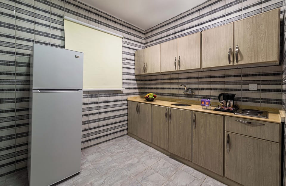 Family Suite | Private kitchen | Mini-fridge, electric kettle