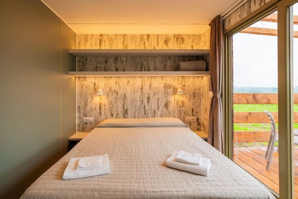 Mobile Home | In-room safe, blackout drapes, free WiFi, bed sheets