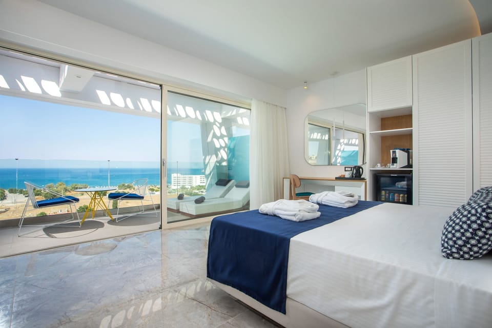 Executive Suite, Sea View, Upper Floor, Jetted Tub | Individually decorated, individually furnished, desk, laptop workspace